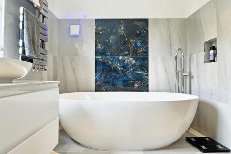 Bathroom d.jpg