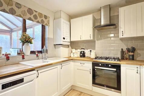 Kitchen b.jpg