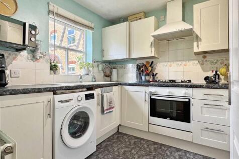 Kitchen b.jpg