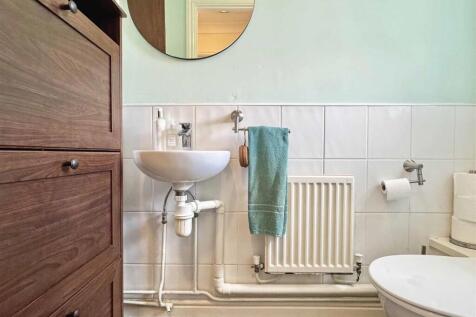 Cloakroom b.jpg