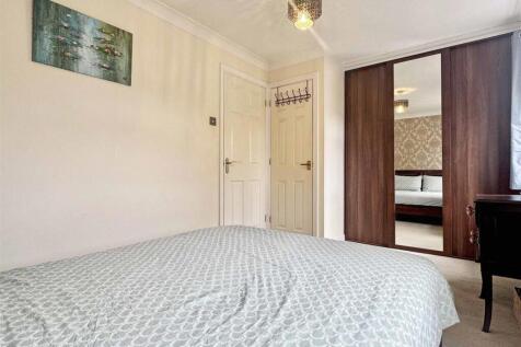 Master Bedroom b.jpg