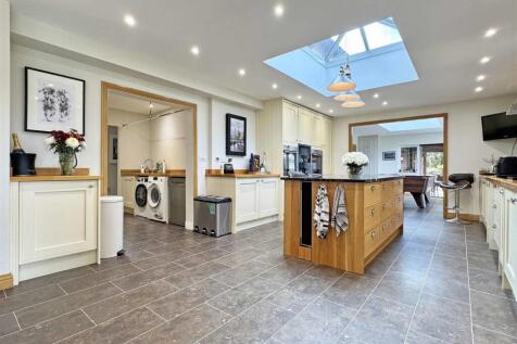 Kitchen (d).jpg