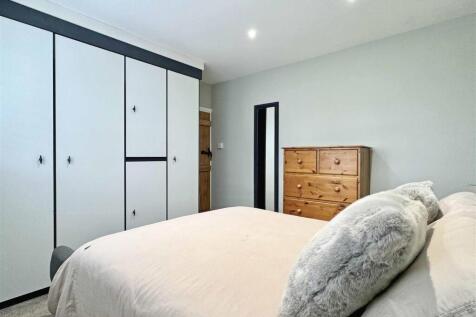 Bedroom 3(b).jpg