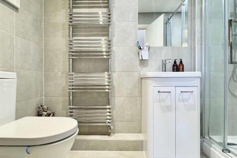 En-Suite To Bedroom 2.jpg