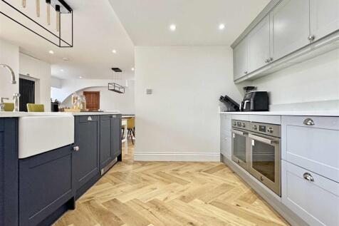 Kitchen c.jpg