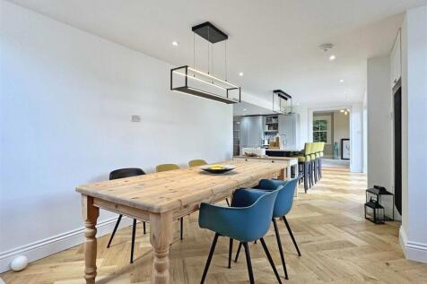 Dining Area.jpg