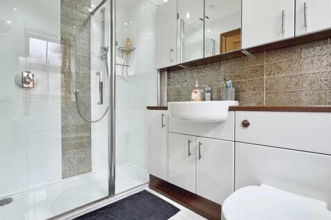 En-Suite To Bedroom 2.jpg