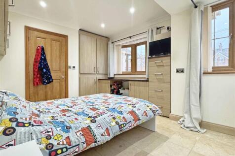 Bedroom 3b.jpg