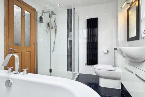 Bathroom b.jpg