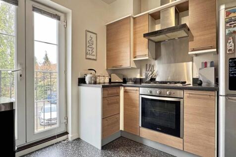 Kitchen b.jpg