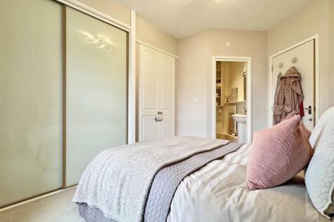 Bedroom 1c.jpg