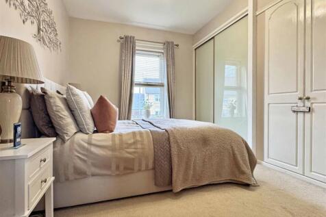 Bedroom 1.jpg