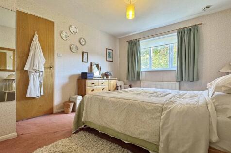 Master Bedroom b.jpg