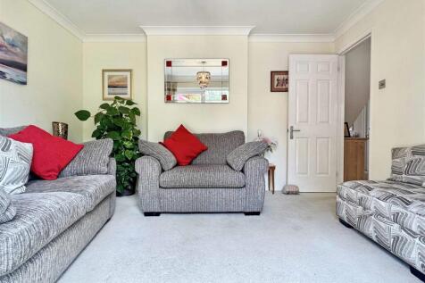 Playroom Office b.jpg