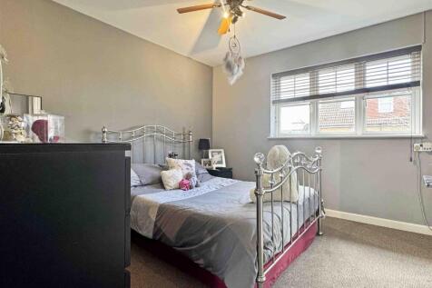 Bedroom 1.jpg