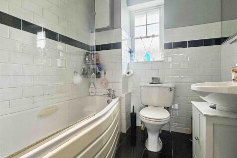 Bathroom.jpg