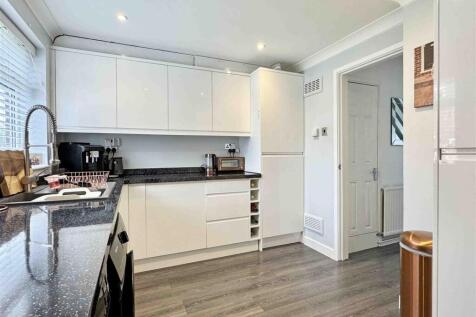 Kitchen c.jpg