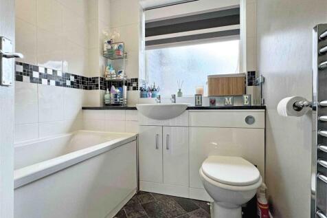 Family Bathroom.jpg