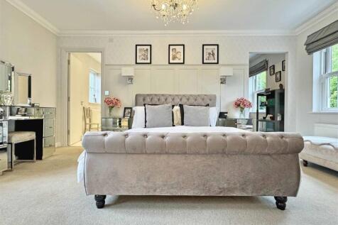 Master Bedroom b.jpg