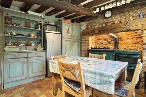 Kitchen e.jpg