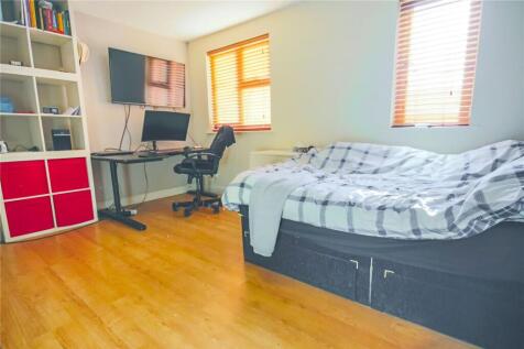 Living Room/Bedroom