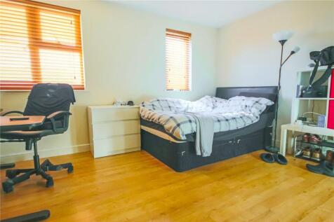 Living Room/Bedroom
