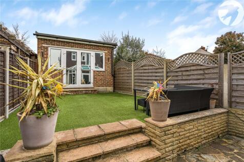 Garden &#43;outbuilding