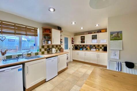 Another view of the Kitchen/Breakfast...