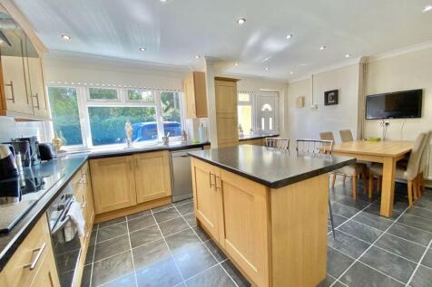 Another view of the Kitchen/Breakfast...
