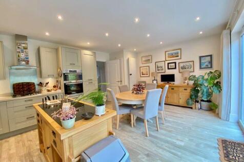 Another view of the Kitchen/Diner