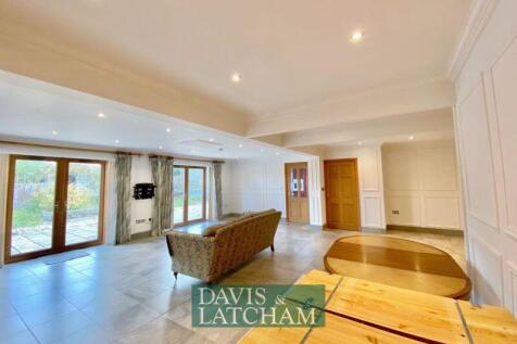 Another view of the Family Sitting/Di...