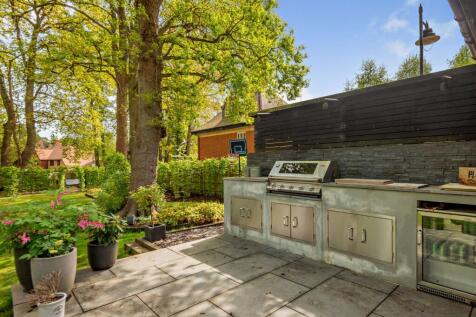 Outdoor Kitchen
