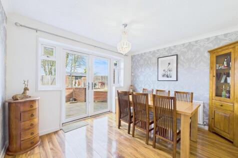 Bedroom 2/Dining Room