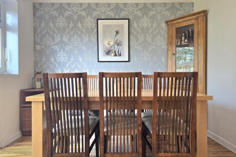 Bedroom 2/Dining Room
