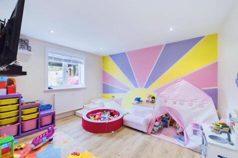 Bedroom/Dining Room