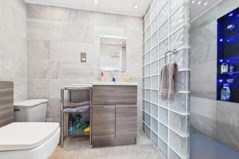 En-Suite 1