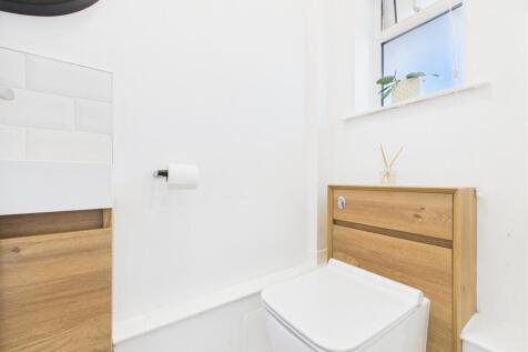 Groundfloor Cloakroom/WC