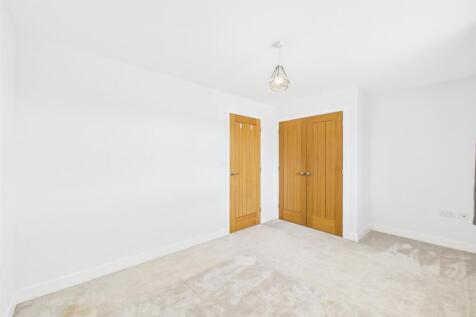 Bedroom 1.jpg