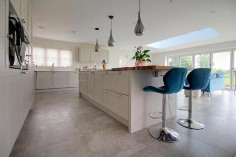 Kitchen 2.jpg
