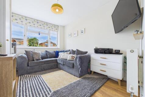 Sitting Room/Bedroom 5