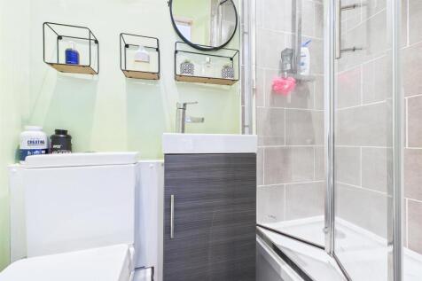 En-Suite to Bedroom 2