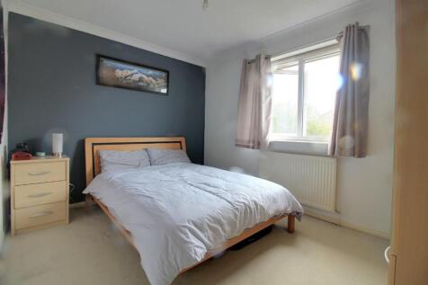 Bedroom 1.jpg