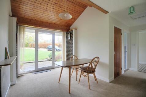 AD0530 Dining area/Entrance Hall.jpg