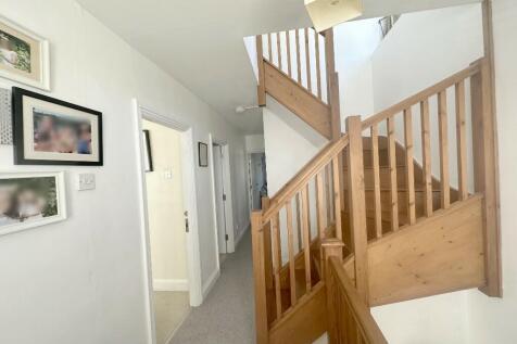 1ST FLOOR LANDING 