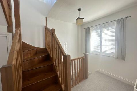 1ST FLOOR LANDING 