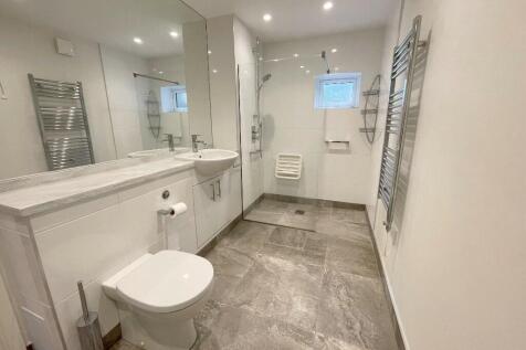 DS SHOWER ROOM