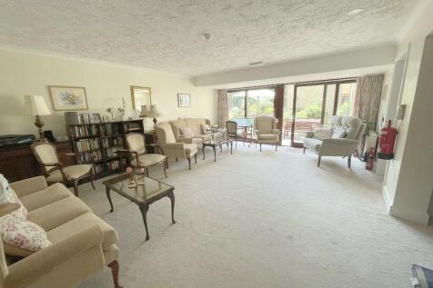 COMMUNAL LOUNGE