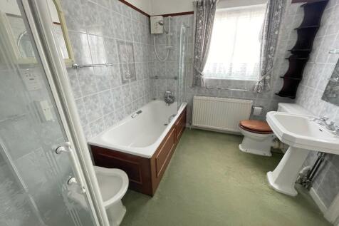 BATH/SHOWER ROOM
