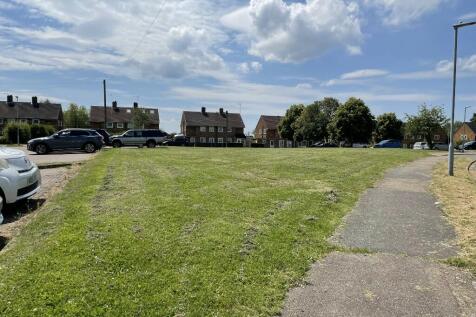 GREEN SPACE TO FRONT
