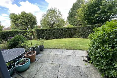 LOUNGE PATIO